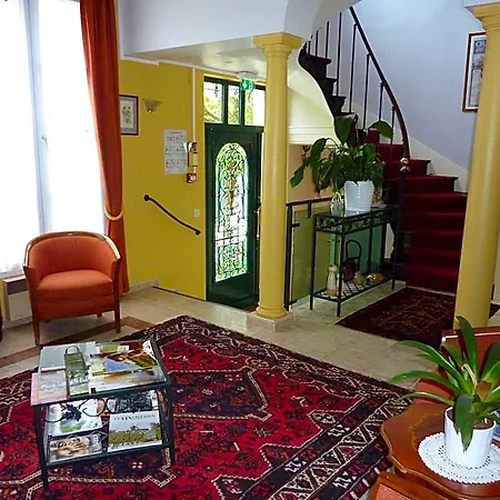 Du Manoir Hotel