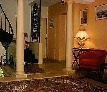 Du Manoir Hotel 2*