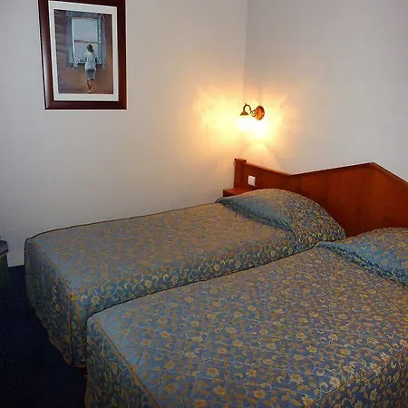 Du Manoir Hotel 2*
